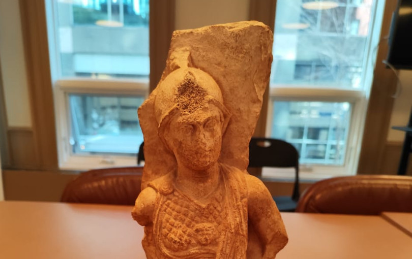 Λ. Μενδώνη: Επαναπατρίζονται πέντε αρχαιότητες από το Σικάγο - Οικογένεια τις δωρίζει πίσω στην Ελλάδα