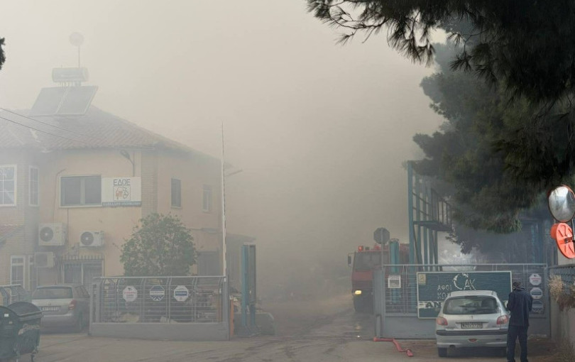 Θεσσαλονίκη: Φωτιά σε εταιρεία ανακύκλωσης στην παλιά εθνική οδό Θεσσαλονίκης-Κιλκίς - Μήνυμα του 112, «Κλείστε πόρτες και  παράθυρα» (βίντεο)