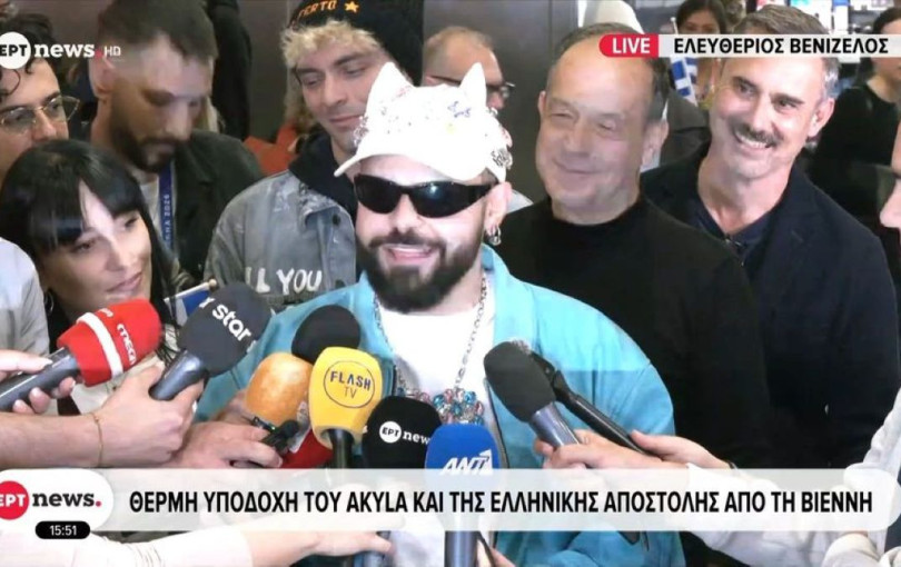 Akylas: «Πάτησε» Ελλάδα ο τραγουδιστής - Τον υποδέχθηκε κόσμος με χειροκροτήματα (βίντεο)