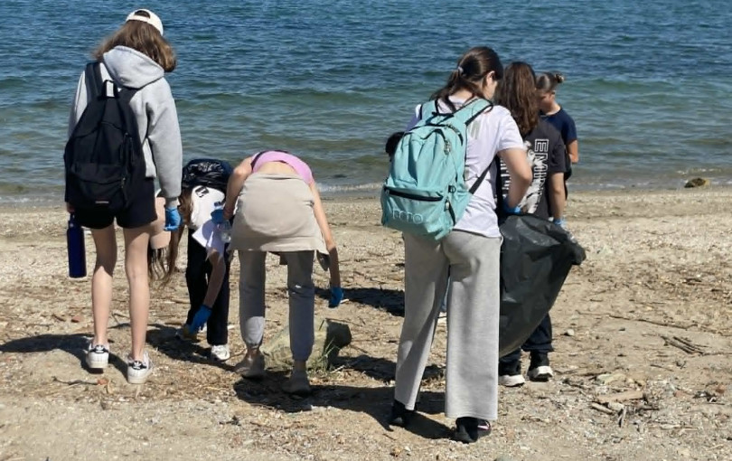 Θεσσαλονίκη: «Από το ρέμα στη θάλασσα» - Μαθητές του 7ου Γυμνασίου Καλαμαριάς καθάρισαν την Ακτή Ντοβίλ