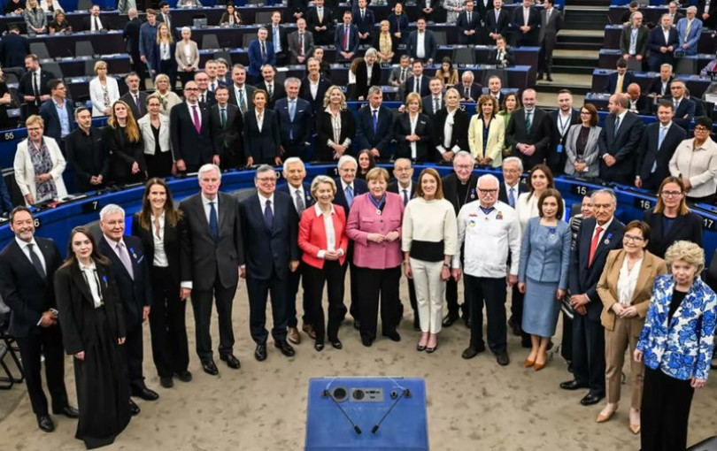Στρασβούργο: Μέρκελ, Ζελένσκι και Αντετοκούνμπο τιμήθηκαν με το Ευρωπαϊκό Τάγμα Αξίας