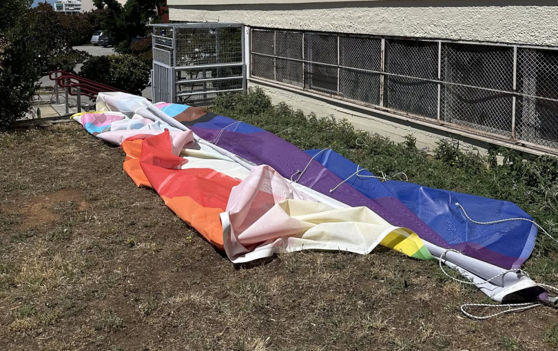 Θεσσαλονίκη: Κατέβασαν τη σημαία του Pride από το ΑΠΘ
