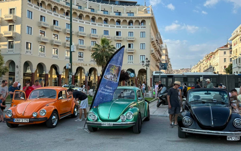 Θεσσαλονίκη: Μηχανοκίνητα σκαθάρια «ξεχύθηκαν» στην πλατεία Αριστοτέλους