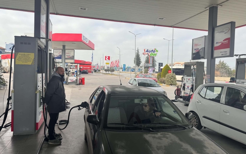 Θεσσαλονίκη: Αργεί η αποκλιμάκωση στις τιμές των καυσίμων – Γιατί η μείωση καθυστερεί να φτάσει στην αντλία