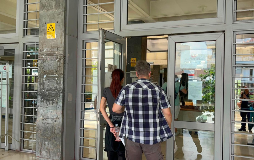 Θεσσαλονίκη: Ελεύθερη με όρους η 29χρονη που  μαχαίρωσε τον σύντροφό της (βίντεο)