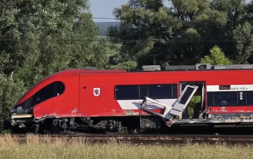 Σιδηροδρομικό ατύχημα στην Πολωνία: Σύγκρουση τρένων με 200 επιβάτες (βίντεο)