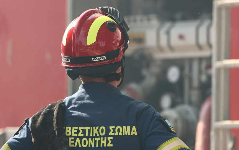 Θεσσαλονίκη: Βελτιωμένη η εικόνα της φωτιάς σε συνεργείο αυτοκινήτων στο Καλοχώρι