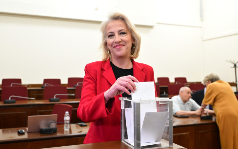 Γιατί η Δούρου διευκόλυνε την Κασιμάτη