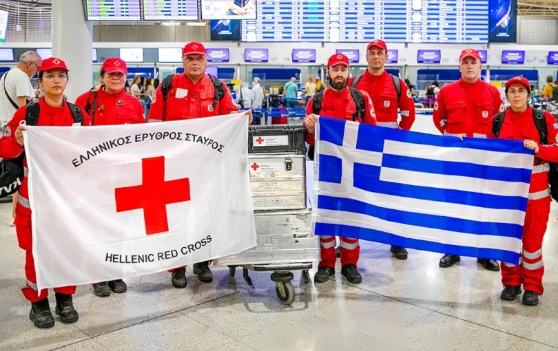 «Φέρνετε μαζί σας την ελπίδα»: Το συγκινητικό μήνυμα πιλότου που έκανε τους Έλληνες διασώστες να δακρύσουν (βίντεο)