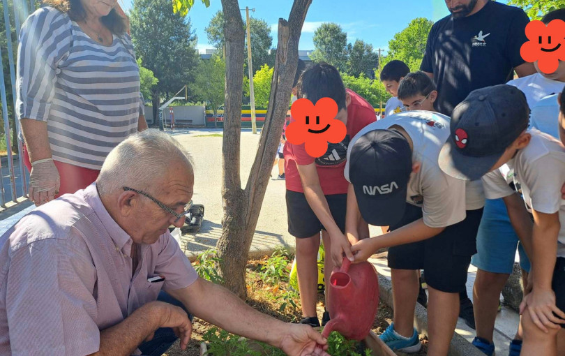 Καλαμαριά: Τα παιδιά της Θερινής Δημιουργικής Απασχόλησης φυτεύουν το δικό τους αρωματικό κήπο