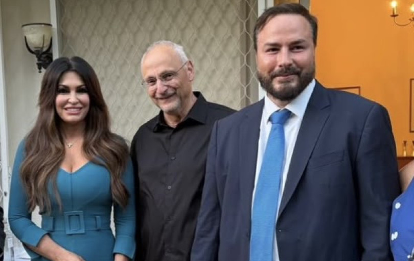 Στην πρεσβευτική κατοικία