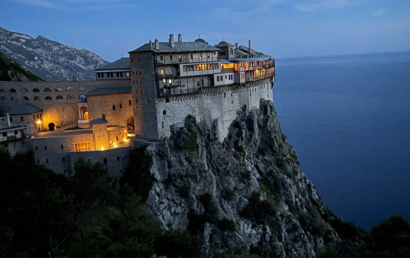 Το Άγιον Όρος και η Αθωνική Πολιτεία με τη ματιά του Κώστα Λαλιώτη