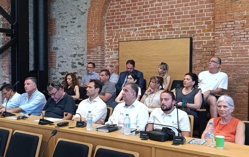 Περιφέρεια: Έξι όροι για τις αμμοληψίες για την επέκταση του 6ου προβλήτα