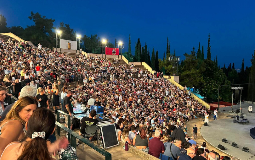 Θεσσαλονίκη: Χαμός για τη Μήδεια στο Θέατρο Δάσους - Ουρά 100 μέτρων έξω από το ταμείο
