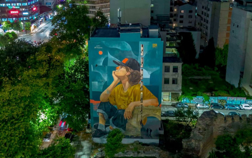 Θεσσαλονίκη: Φωτίστηκε το mural στην πλατεία Δημοκρατίας - Ο δήμος θα φωτίσει και άλλα μνημεία της πόλης