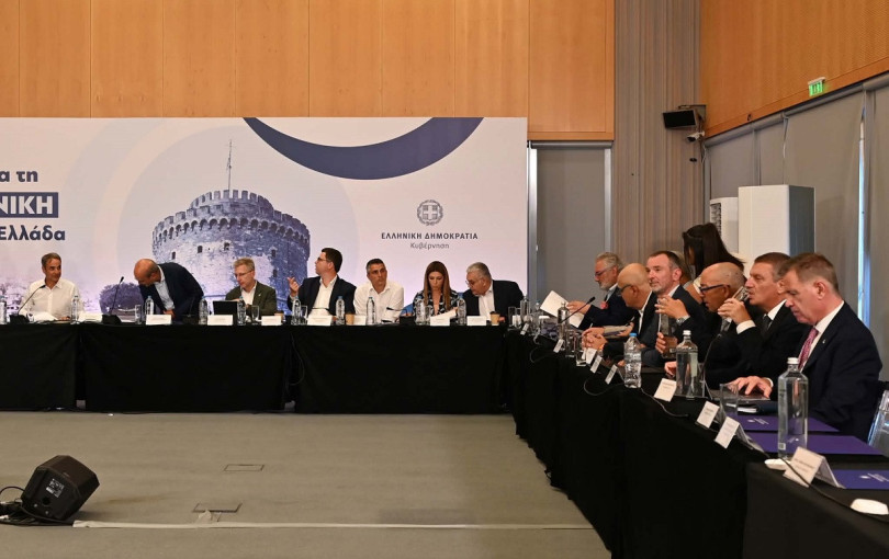 Τα εύσημα του πρωθυπουργού στον πρύτανη του ΔΙΠΑΕ