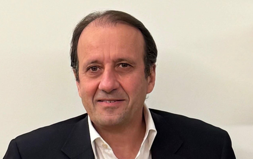 Από τα έδρανα του ΕΚΠΑ στη σκηνή του δημοτικού θεάτρου Πειραιά