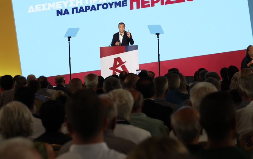 Live o Αλ. Τσίπρας από τη Θεσσαλονίκη: Κατάργηση των Πανελλαδικών, κατώτατος μισθός 1.000€ και ΦΠΑ 6% στα βασικά αγαθά