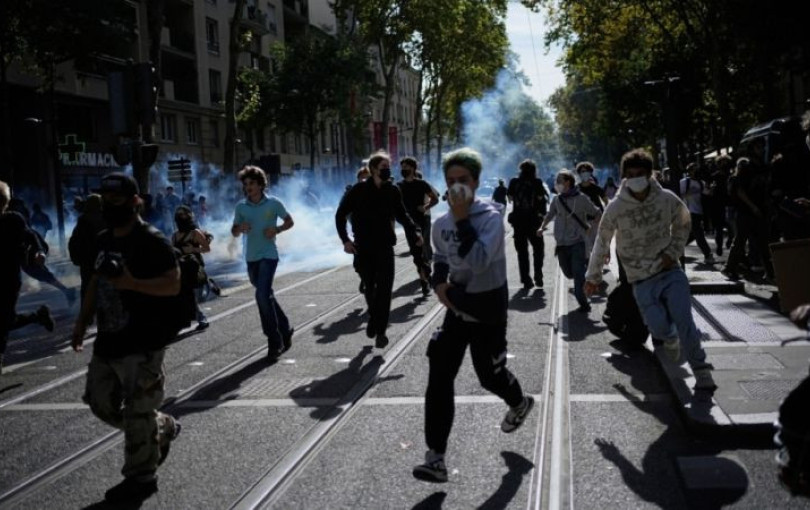 Γαλλία: «Φωτιά» στα σχολεία με 1.747 συλλήψεις σε μια ημέρα - Ανυποχώρητοι οι μαθητές συνεχίζουν τις κινητοποιήσεις