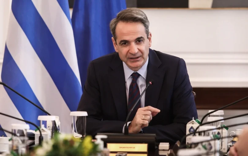 Καρότο και μαστίγιο από τον Μητσοτάκη. Του Νίκου Οικονόμου