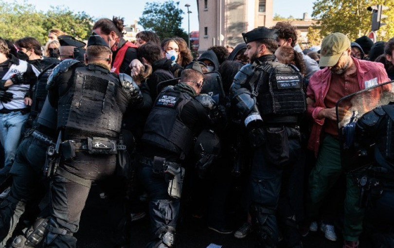 Γαλλία-μαθητικές κινητοποιήσεις: Αστυνομικός τραυμάτισε σοβαρά στο πρόσωπο έναν μαθητή