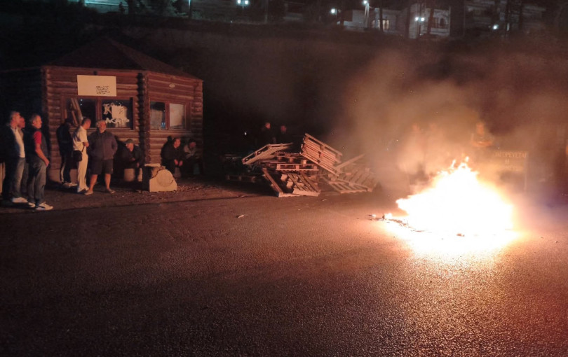 Ένταση στην Ιχθυόσκαλα Μηχανιώνας: Αναφορές για φορτηγά με τουρκικά ψάρια - Αλιείς έκλεισαν τον δρόμο (βίντεο)