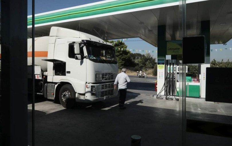 Μικρή υποχώρηση στις τιμές των καυσίμων από αύριο (βίντεο)