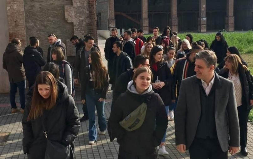 Τους... έστρωσε στη δουλειά ο αντιπεριφερειάρχης