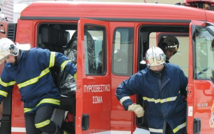 Θεσσαλονίκη: Υπό έλεγχο η φωτιά σε χαμηλή βλάστηση στη Σίνδο