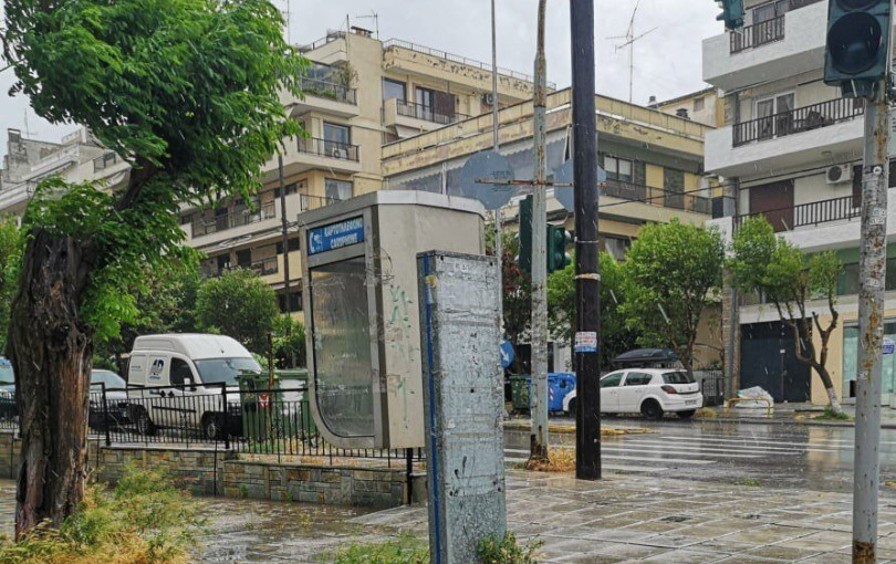 Social distancing με τη βοήθεια... καρτοτηλεφώνων 