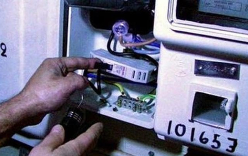 Θεσσαλονίκη: Υπάλληλος καταστήματος ψιλικών συνελήφθη για παράνομη παρέμβαση στο ρεύμα