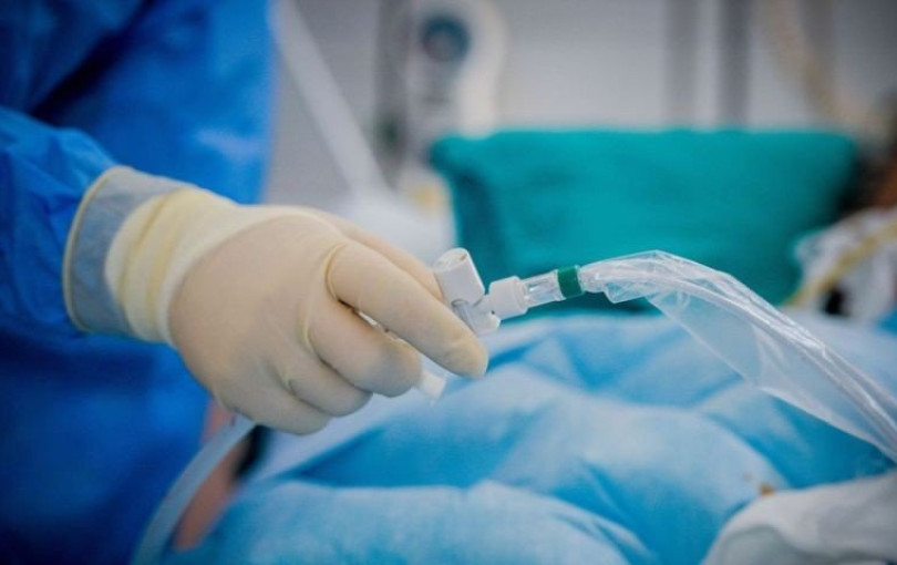Κλινικά νεκρός ο 17χρονος που έπεσε από μπαλκόνι ξενοδοχείου στο Χαλάνδρι - Συνελήφθη ιδιοκτήτης μίνι μάρκετ που του πούλησε το αλκοόλ