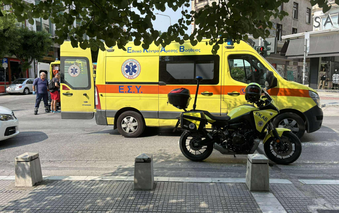 Θεσσαλονίκη: Τροχαίο με τραυματισμό μοτοσικλετιστή στην Τούμπα