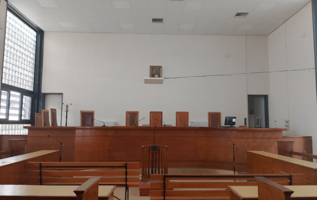 Θεσσαλονίκη: Στη φυλακή 42χρονος που έκλεψε πάνω από 100 παγωτά και ποτά από περίπτερο