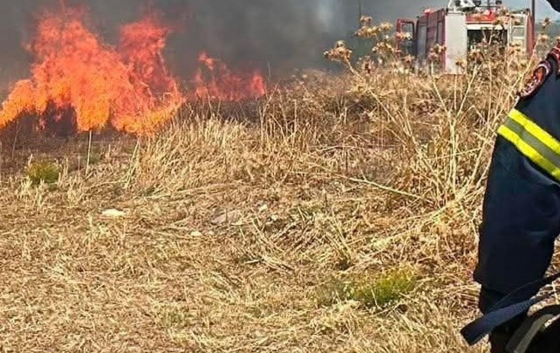 Θεσσαλονίκη: Σε ύφεση η πυρκαγιά στη Σίνδο