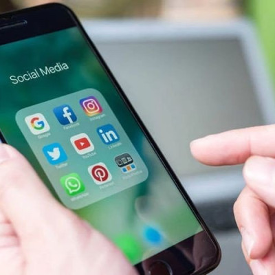 Βρετανία: Οι γιατροί λένε πως τα social media είναι τόσο βλαβερά για τα παιδιά όσο το κάπνισμα