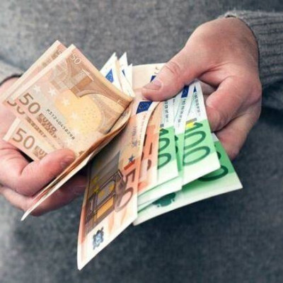 Kατώτατος μισθός: Τα σενάρια για τη νέα αύξηση - Πόσα θα καταλήγουν στην τσέπη, ποιοι ωφελούνται