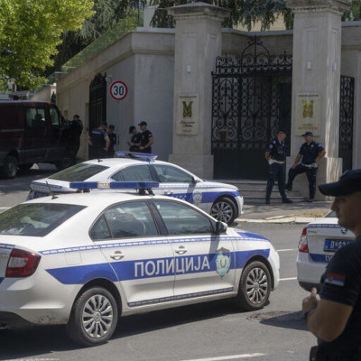 Βελιγράδι: Επίθεση κατά αστυνομικού έξω από την πρεσβεία του Ισραήλ - Νεκρός ο ανήλικος φερόμενος ως δράστης