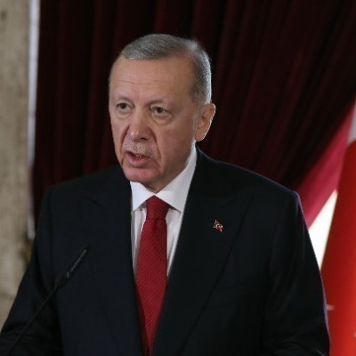 Ερντογάν προς Πεζεσκιάν: «Ιστορική ευκαιρία για διαρκή ειρήνη οι διαπραγματεύσεις στο Πακιστάν»