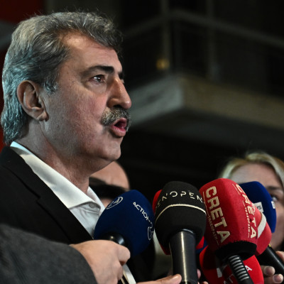 Πολάκης κατά Φαραντούρη: "Γύρνα την έδρα, γυρολόγε..."