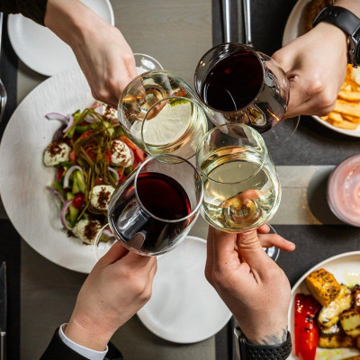 Σigma Wine & Cocktail Bar: Μια μοναδική εμπειρία γεύσης και ιστορίας