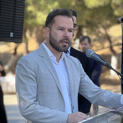 Ο δήμαρχος Παύλου Μελά μοίρασε λαμπάδες (βίντεο)