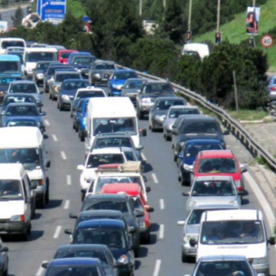 Θεσσαλονίκη: Κομφούζιο στον Περιφερειακό μετά από τροχαίο - Δύο ανήλικοι στο νοσοκομείο