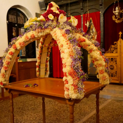 Θεσσαλονίκη: Πολίτες και αντιδήμαρχοι στόλισαν και φέτος τον επιτάφιο στο παρεκκλήσι των Τριών Μαρτύρων Ειρήνης Αγάπης και Χιονίας (βίντεο)