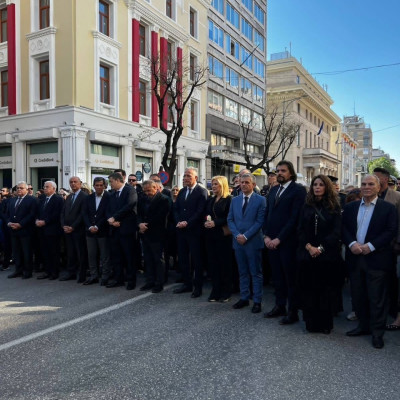 Αποστάσεις και δίδυμα στον Επιτάφιο