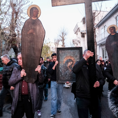 Ρίγη συγκίνησης στην Πρίγκηπο: Η περιφορά του Επιταφίου στα σοκάκια των Πριγκιποννήσων