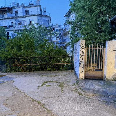 Θεσσαλονίκη: Η στιγμή του πυροβολισμού στην Παναγιά Φανερωμένη - Τα ουρλιαχτά του 28χρονου που τραυματίστηκε (βίντεο)