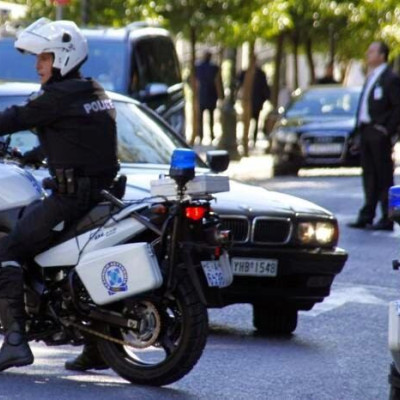 Θεσσαλονίκη: Συνελήφθη 69χρονη που καταζητούνταν για απάτες, συμμορία και εκβιασμούς - Στα χέρια της ΕΛΑΣ και 21χρονος για παράνομη διακίνηση αλλοδαπών
