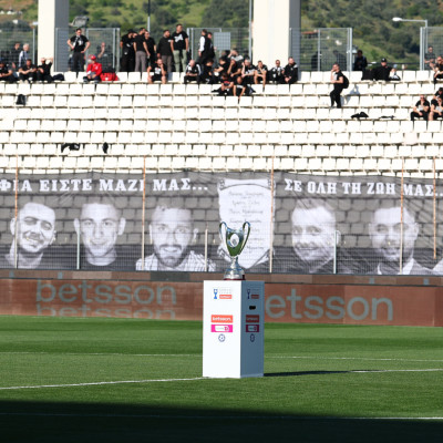 Συγκινητικό πανό στο Πανθεσσαλικό για τους επτά αδικοχαμένους φιλάθλους του ΠΑΟΚ