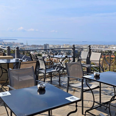 To Κτήμα: Το αγαπημένο all day café bar με απόλυτη θέα σε όλη τη Θεσσαλονίκη
